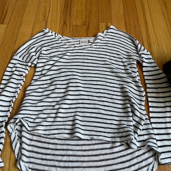 black and white striped sweater - Picture 2 of 2
